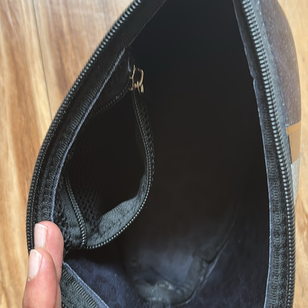 Taylor Gray pouch - Picture 3 of 3